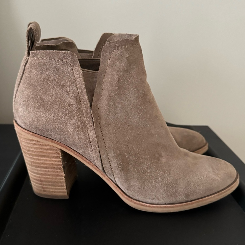 DOLCE VITA ~ tan Booties